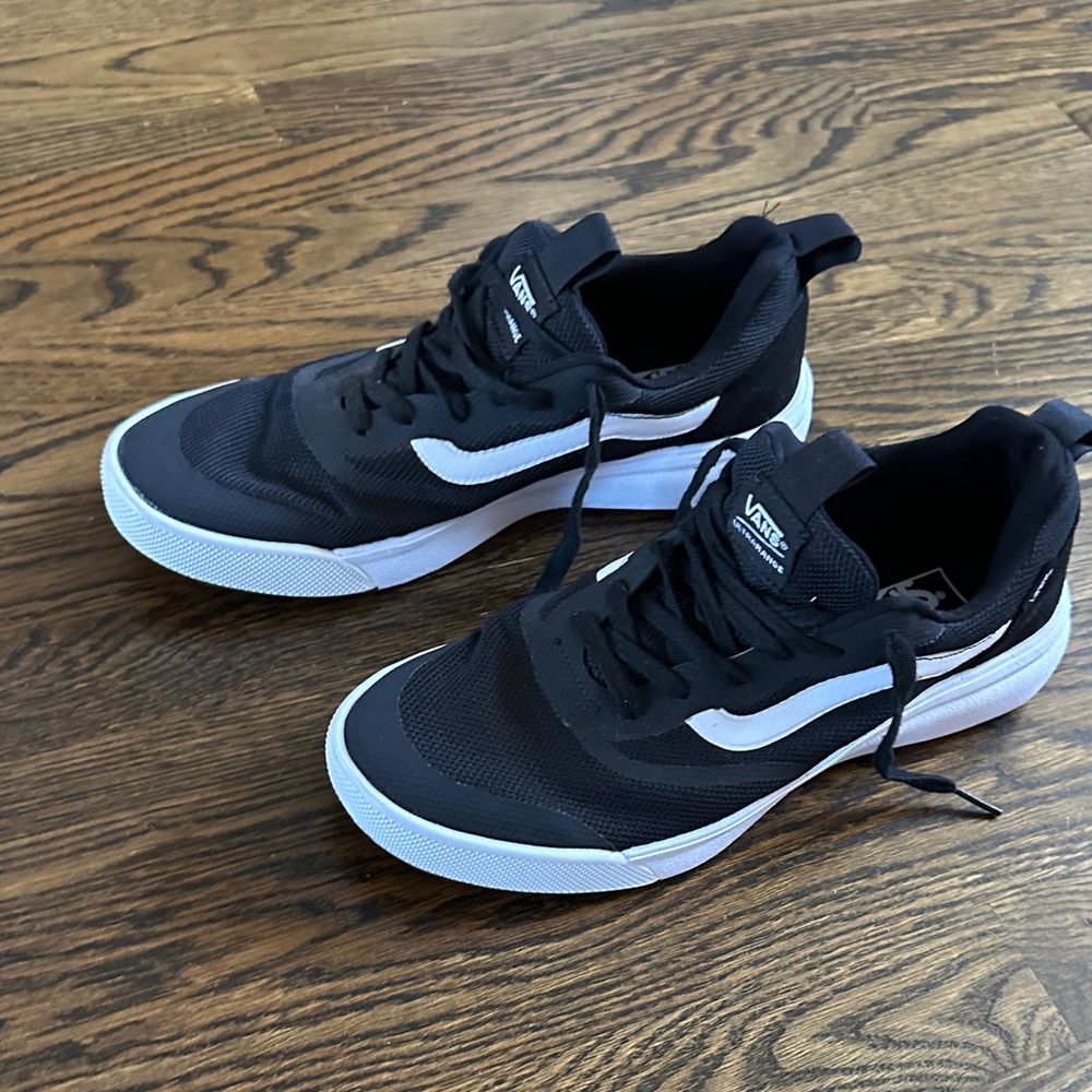 Vans Men's Black and White Ultrarange size 11.5